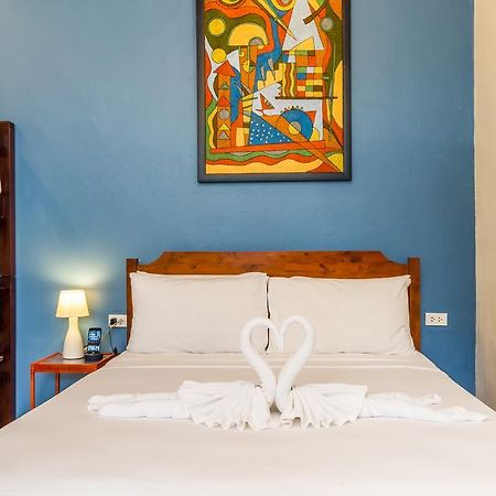 Eriksson Guesthouse Patong Екстериор снимка