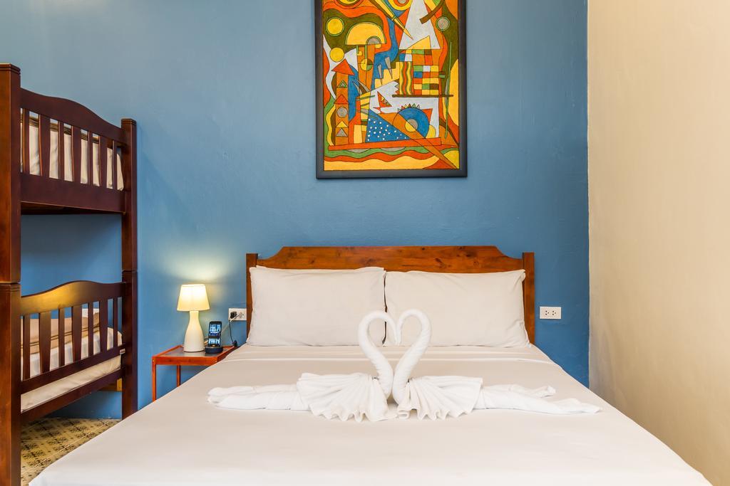 Eriksson Guesthouse Patong Екстериор снимка