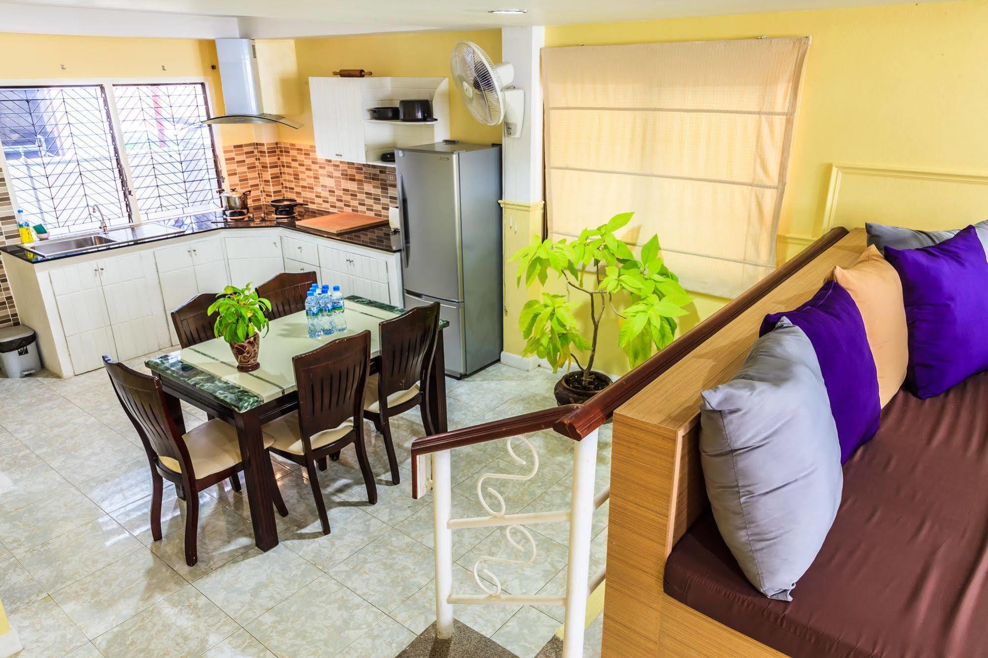 Eriksson Guesthouse Patong Екстериор снимка