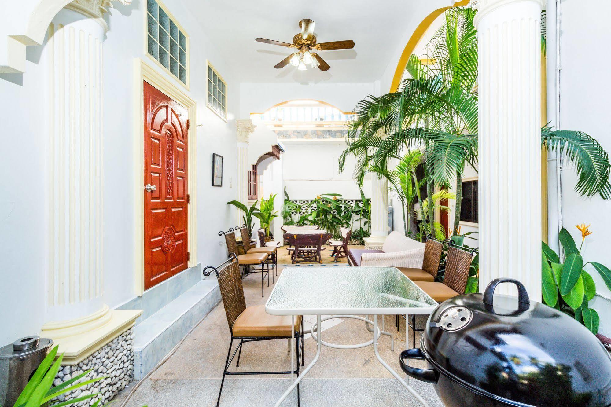 Eriksson Guesthouse Patong Екстериор снимка