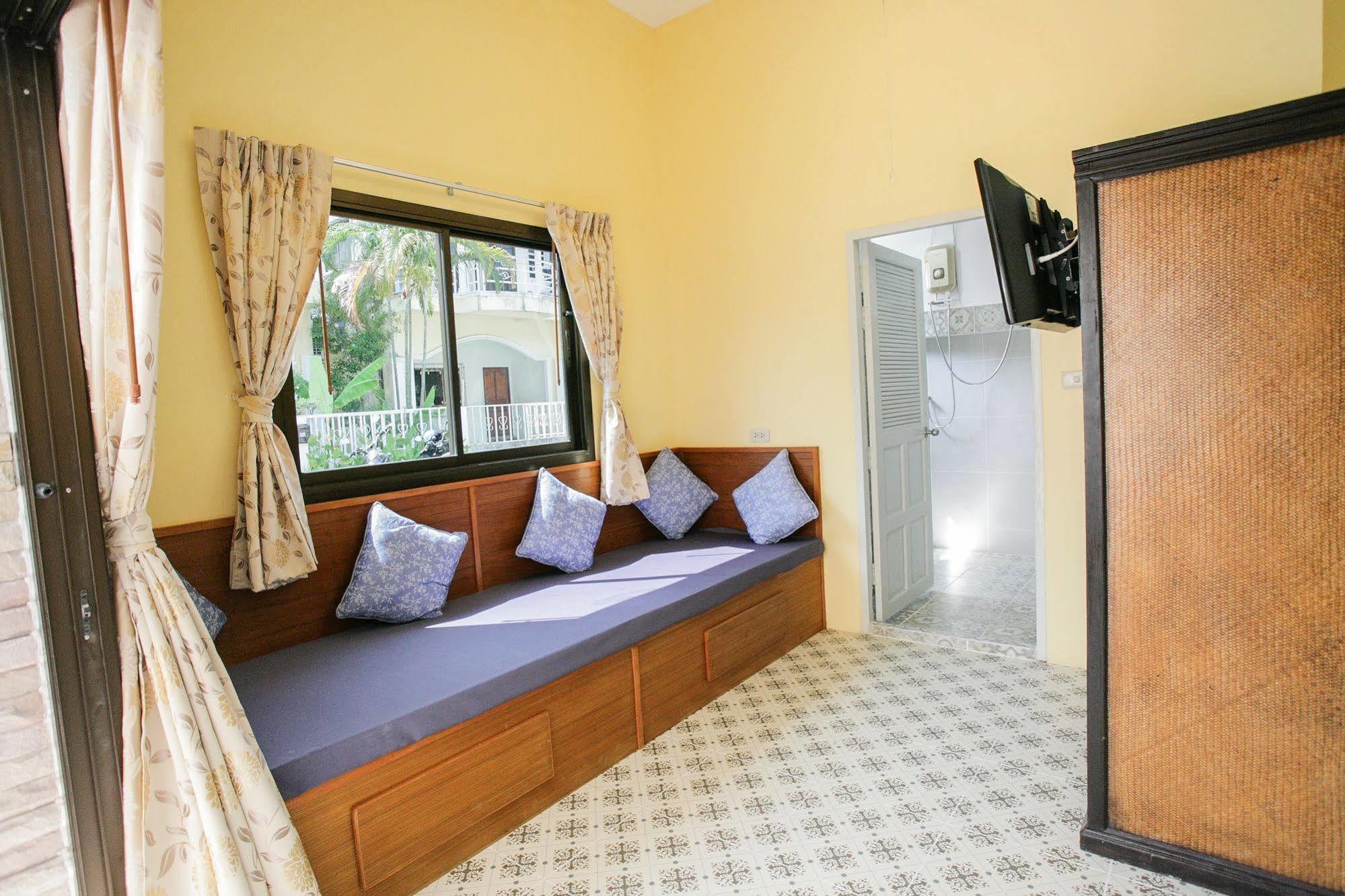 Eriksson Guesthouse Patong Екстериор снимка