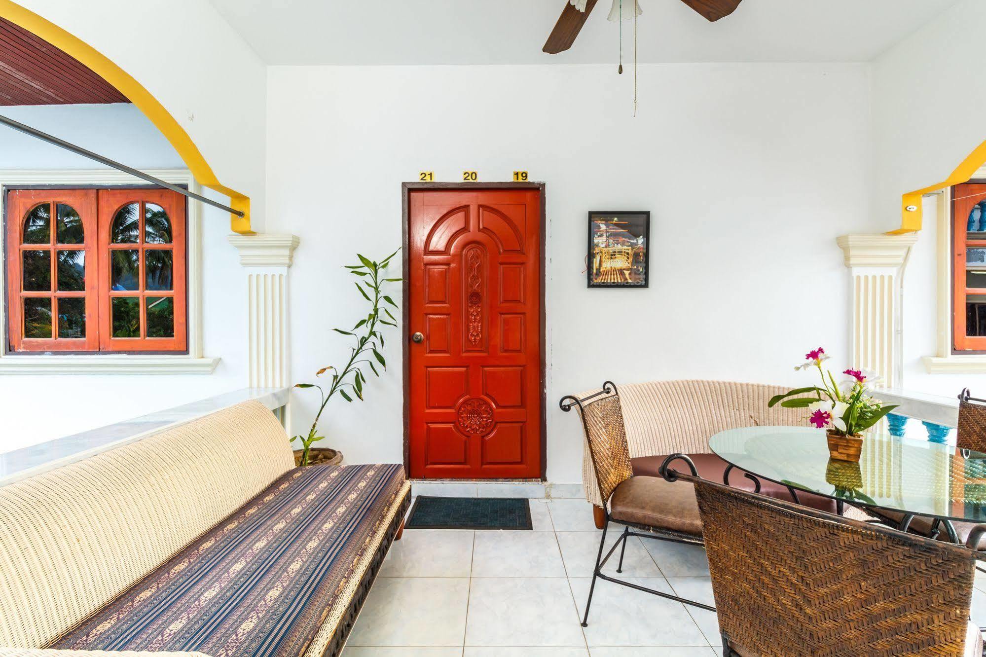 Eriksson Guesthouse Patong Екстериор снимка