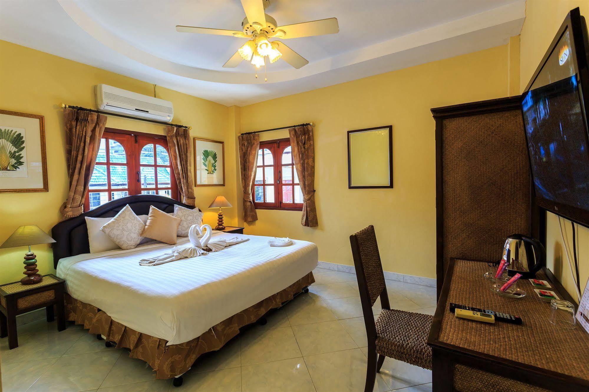 Eriksson Guesthouse Patong Екстериор снимка