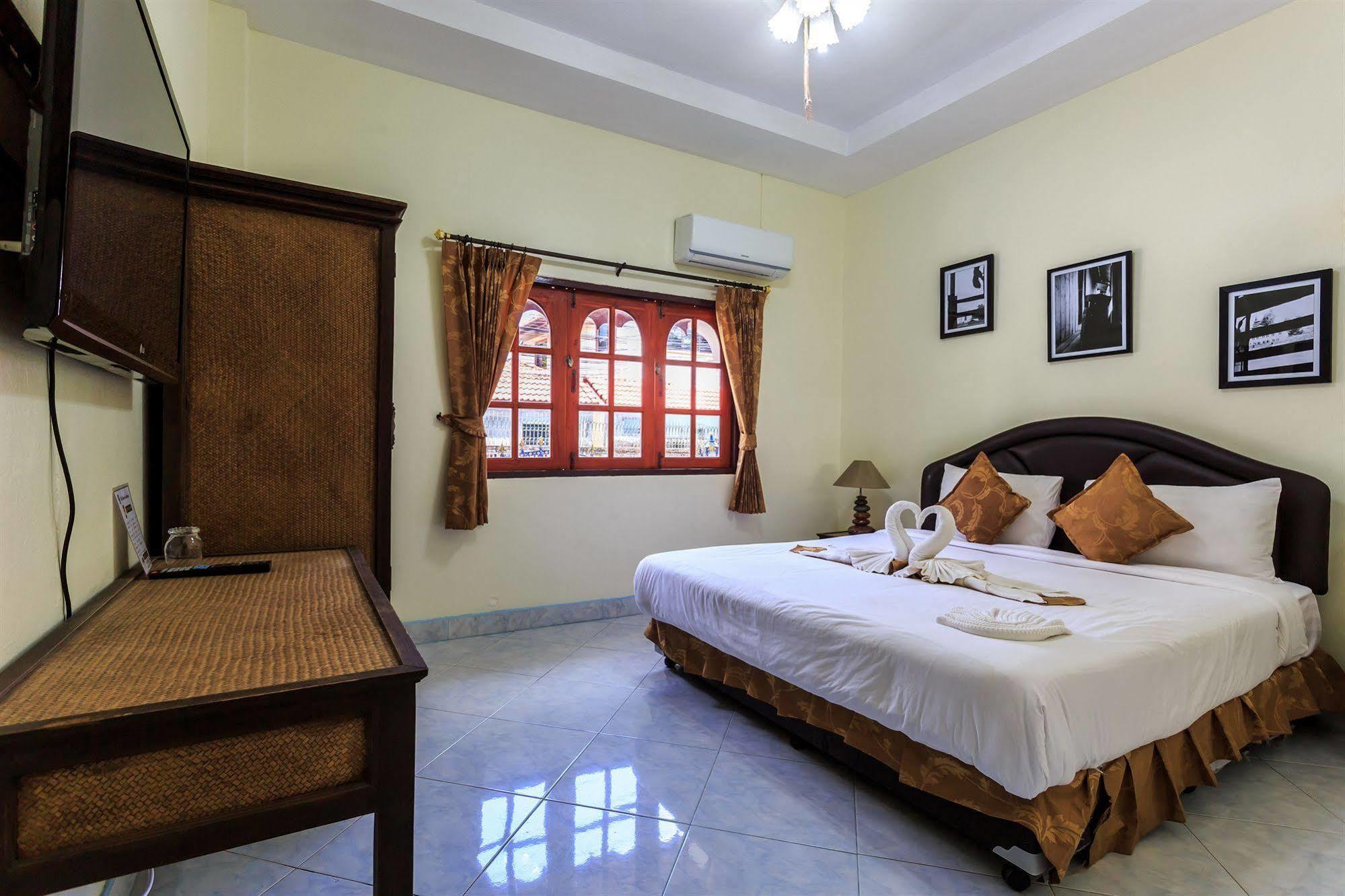 Eriksson Guesthouse Patong Екстериор снимка