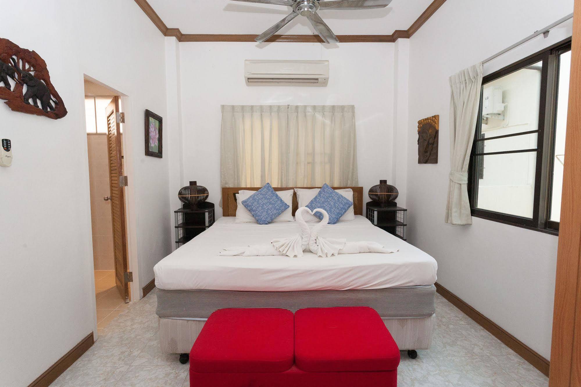 Eriksson Guesthouse Patong Екстериор снимка