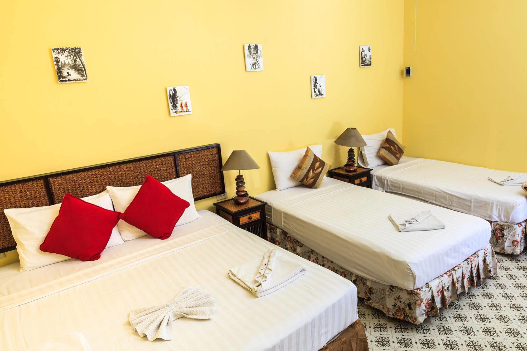 Eriksson Guesthouse Patong Екстериор снимка