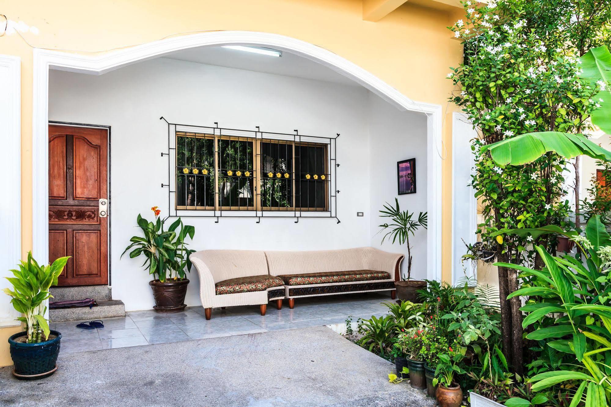 Eriksson Guesthouse Patong Екстериор снимка