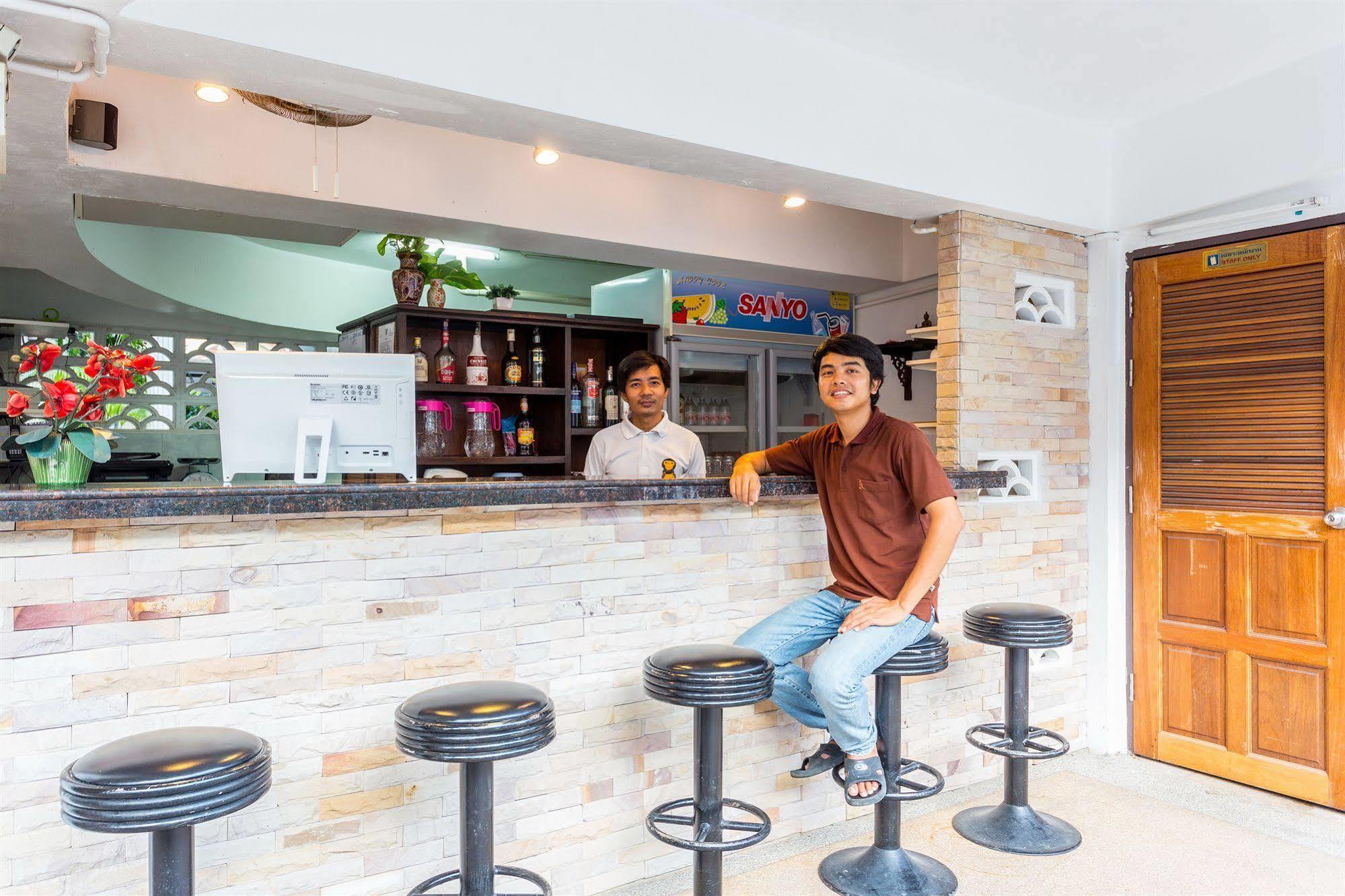 Eriksson Guesthouse Patong Екстериор снимка