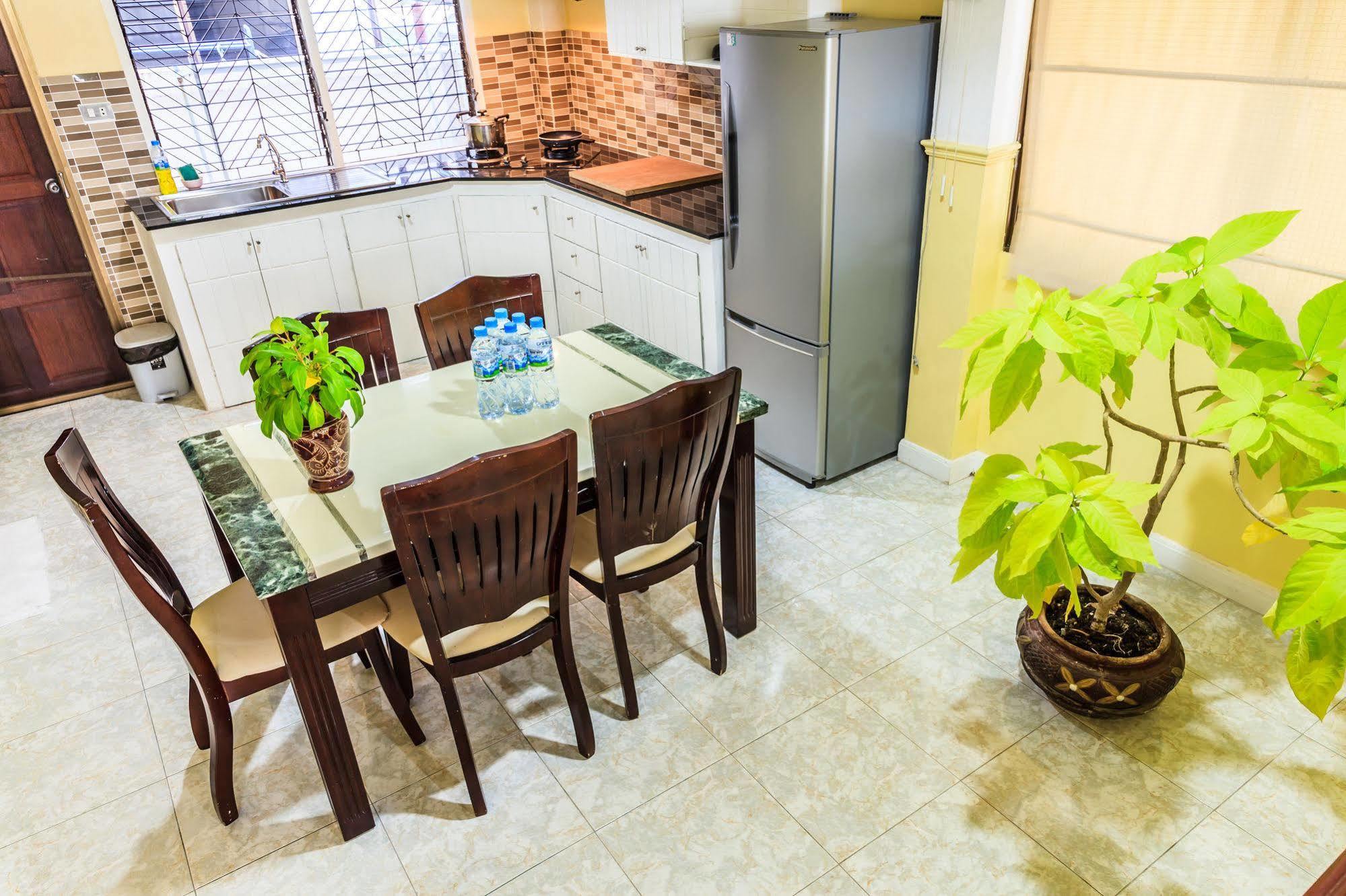 Eriksson Guesthouse Patong Екстериор снимка