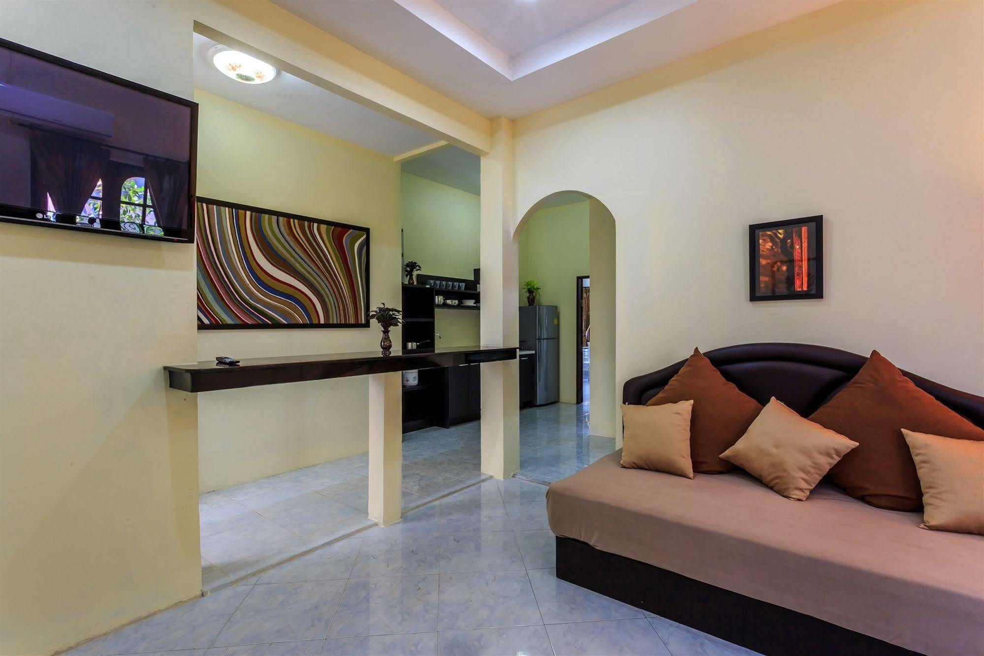 Eriksson Guesthouse Patong Екстериор снимка