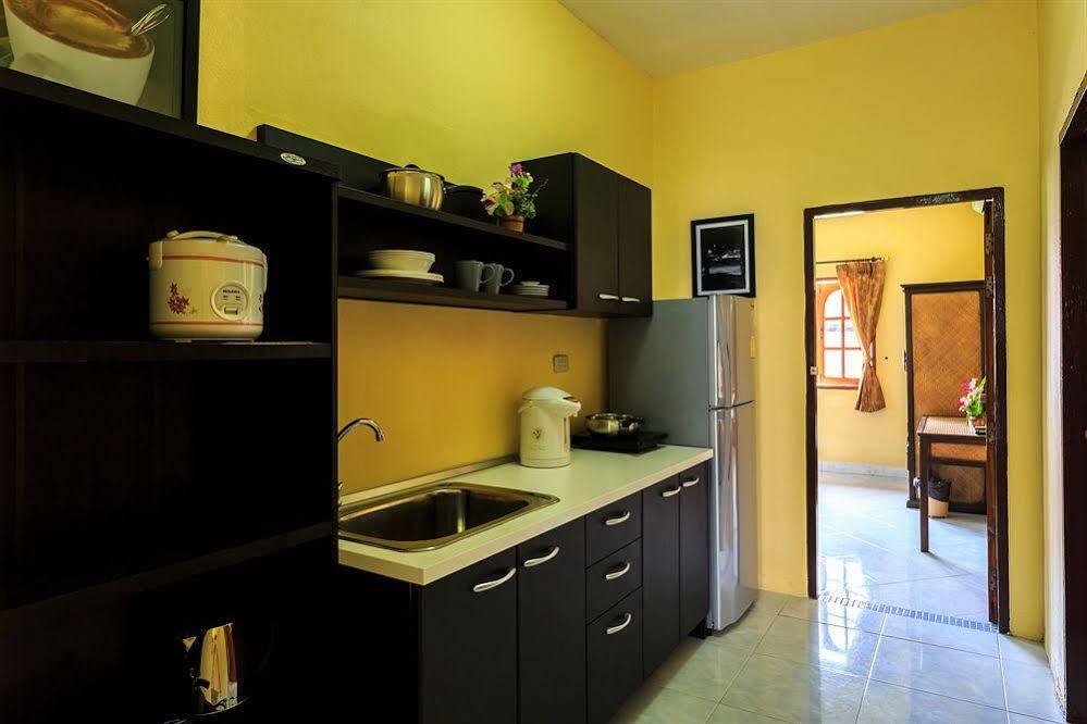 Eriksson Guesthouse Patong Екстериор снимка