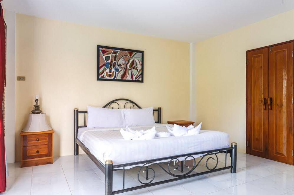 Eriksson Guesthouse Patong Екстериор снимка